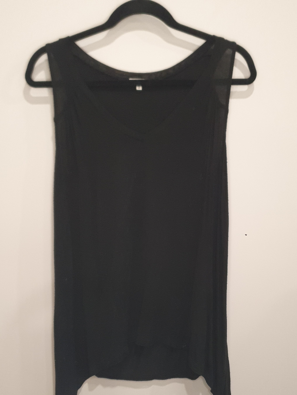 Splendid Black V-Neck Sleeveless Flowy Tank Size Medium